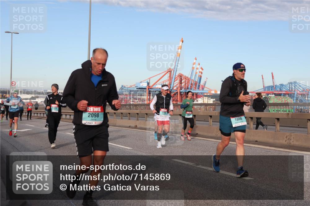 03.10.2024 - Köhlbrandbrückenlauf Matties Gatica Varas http://msf.ph/oto/7145869 03.10.2024 09:43:06 Position 2 1324, 2098, 1794, 1666 meine-sportfotos.de