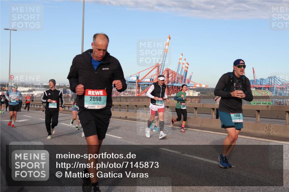 03.10.2024 - Köhlbrandbrückenlauf Matties Gatica Varas http://msf.ph/oto/7145873 03.10.2024 09:43:07 Position 2 1324, 2098, 1794, 1666 meine-sportfotos.de