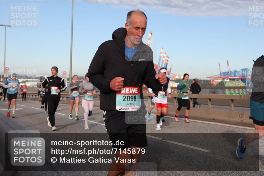 03.10.2024 - Köhlbrandbrückenlauf Matties Gatica Varas http://msf.ph/oto/7145879 03.10.2024 09:43:07 Position 2 2098, 1324, 1479, 1292, 1794 meine-sportfotos.de