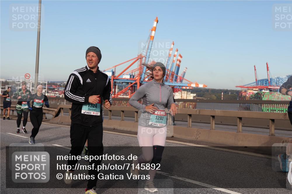 03.10.2024 - Köhlbrandbrückenlauf Matties Gatica Varas http://msf.ph/oto/7145892 03.10.2024 09:43:09 Position 2 2071, 1825, 1324, 1292 meine-sportfotos.de