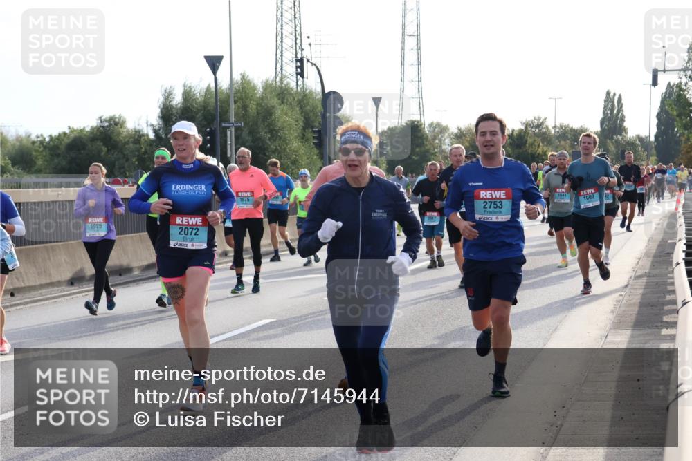 03.10.2024 - Köhlbrandbrückenlauf Luisa Fischer http://msf.ph/oto/7145944 03.10.2024 09:16:01 Position 3 1925, 1875, 2072, 2753, 2017, 1641, 1009 meine-sportfotos.de