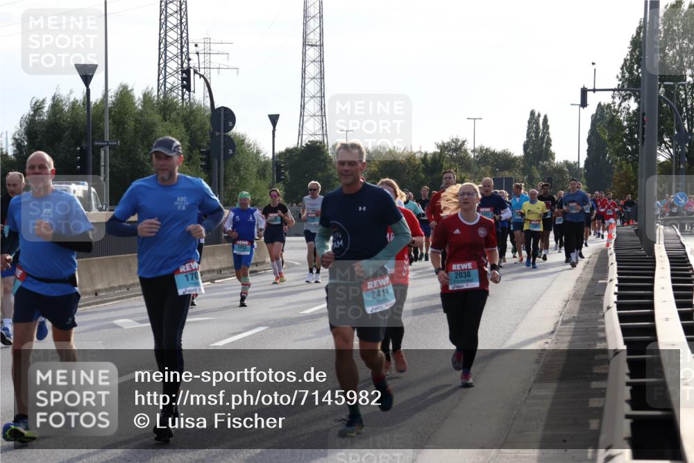 03.10.2024 - Köhlbrandbrückenlauf Luisa Fischer http://msf.ph/oto/7145982 03.10.2024 09:16:16 Position 3 2015, 20, 2055, 170, 1593, 2414, 2038 meine-sportfotos.de