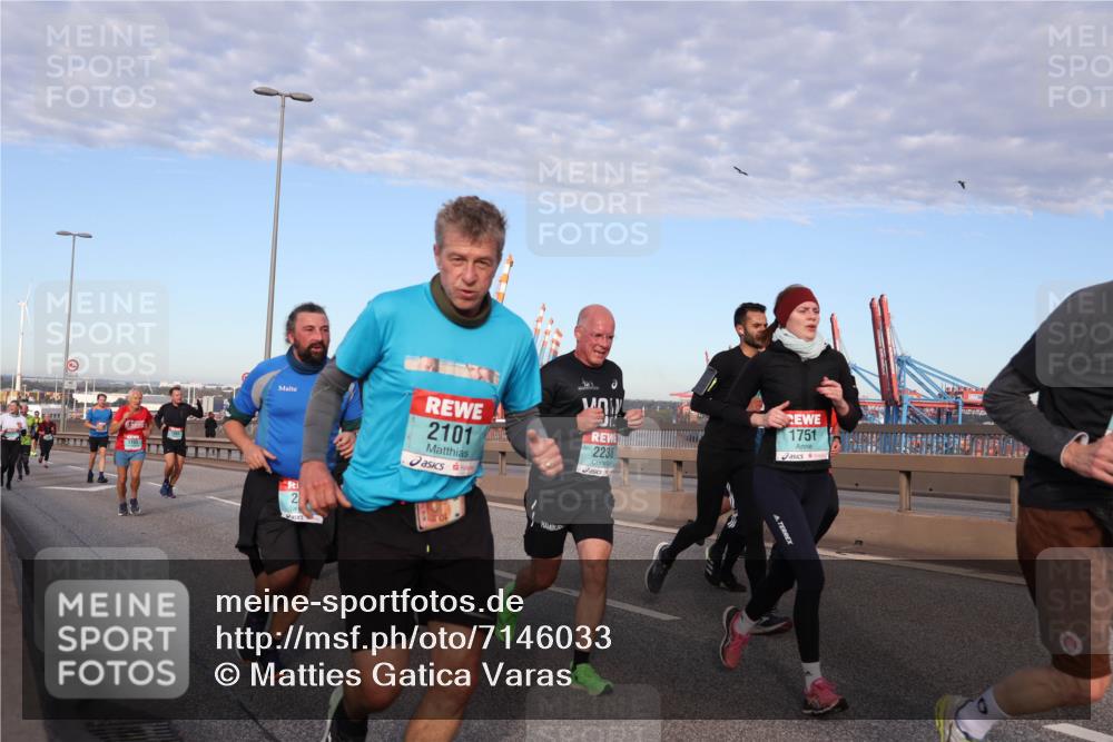 03.10.2024 - Köhlbrandbrückenlauf Matties Gatica Varas http://msf.ph/oto/7146033 03.10.2024 09:43:19 Position 2 2238, 2, 2101, 1751 meine-sportfotos.de