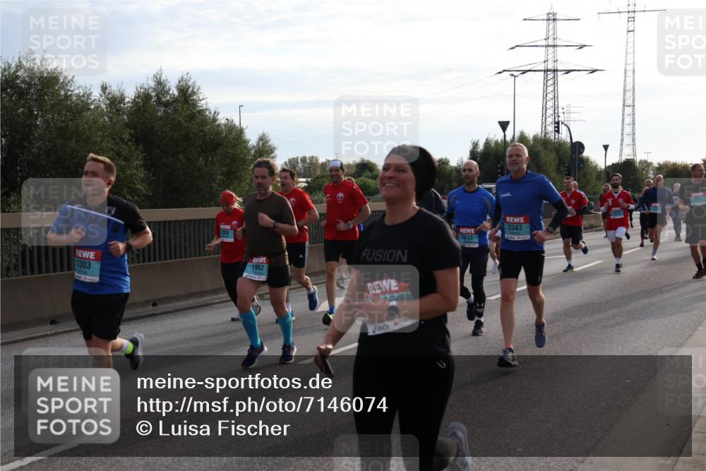03.10.2024 - Köhlbrandbrückenlauf Luisa Fischer http://msf.ph/oto/7146074 03.10.2024 09:16:33 Position 3 1303, 1992, 2347, 1633, 1741 meine-sportfotos.de