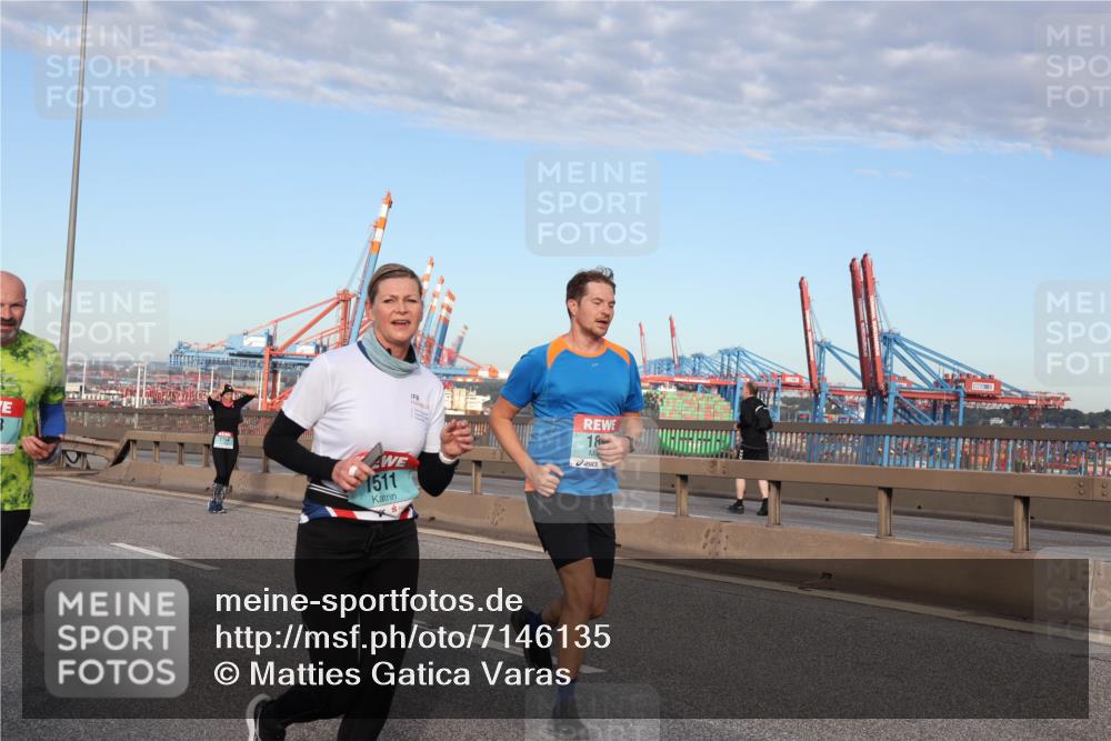 03.10.2024 - Köhlbrandbrückenlauf Matties Gatica Varas http://msf.ph/oto/7146135 03.10.2024 09:43:27 Position 2 3, 1511, 18 meine-sportfotos.de
