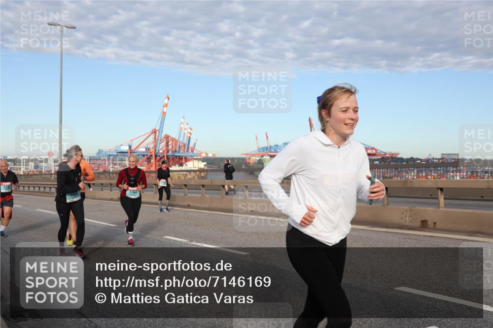03.10.2024 - Köhlbrandbrückenlauf Matties Gatica Varas http://msf.ph/oto/7146169 03.10.2024 09:43:30 Position 2 2233, 1784 meine-sportfotos.de