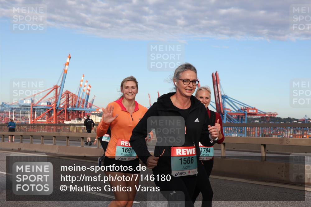 03.10.2024 - Köhlbrandbrückenlauf Matties Gatica Varas http://msf.ph/oto/7146180 03.10.2024 09:43:31 Position 2 1691, 1784, 1566 meine-sportfotos.de