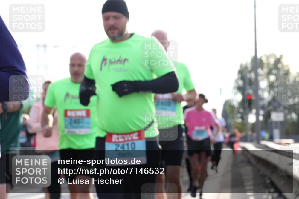 03.10.2024 - Köhlbrandbrückenlauf Luisa Fischer http://msf.ph/oto/7146532 03.10.2024 09:19:19 Position 3 2407, 2410 meine-sportfotos.de