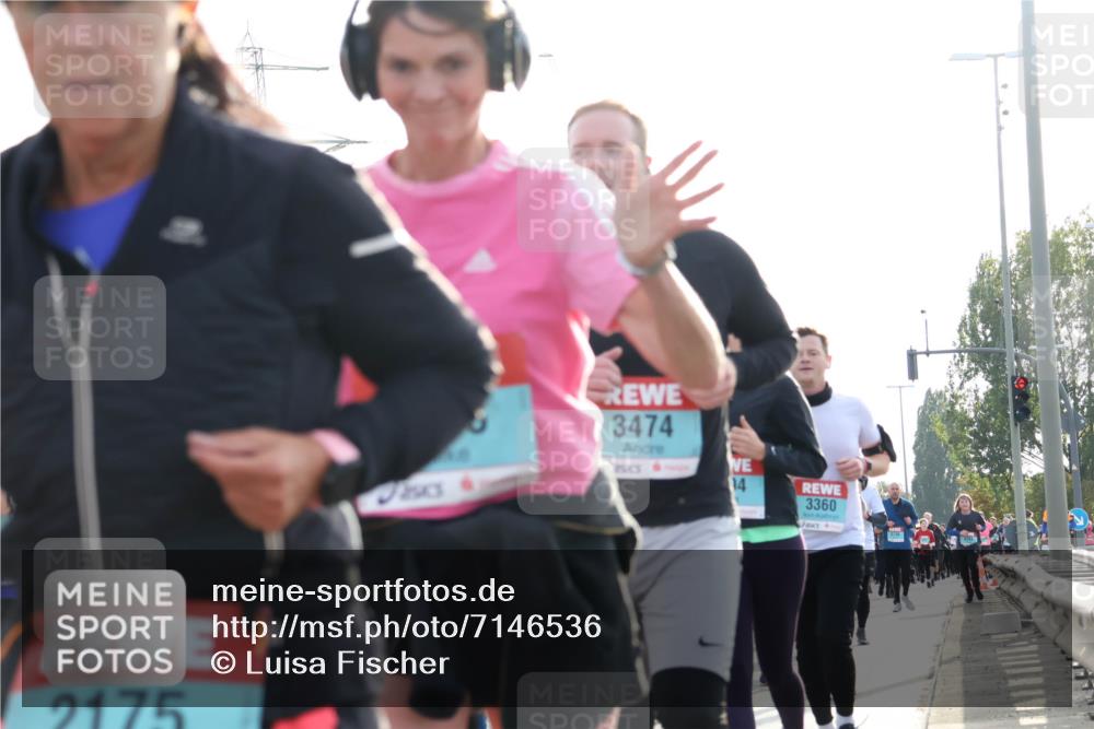 03.10.2024 - Köhlbrandbrückenlauf Luisa Fischer http://msf.ph/oto/7146536 03.10.2024 09:19:23 Position 3 2175, 3474, 14, 3360 meine-sportfotos.de