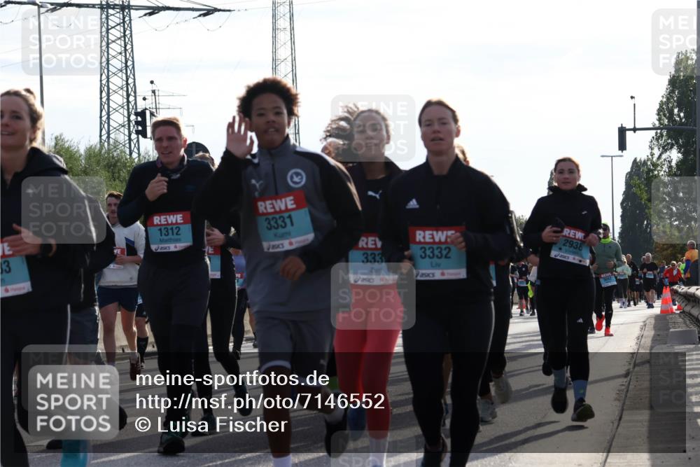 03.10.2024 - Köhlbrandbrückenlauf Luisa Fischer http://msf.ph/oto/7146552 03.10.2024 09:20:35 Position 3 33, 1312, 3331, 333, 3332, 2936 meine-sportfotos.de
