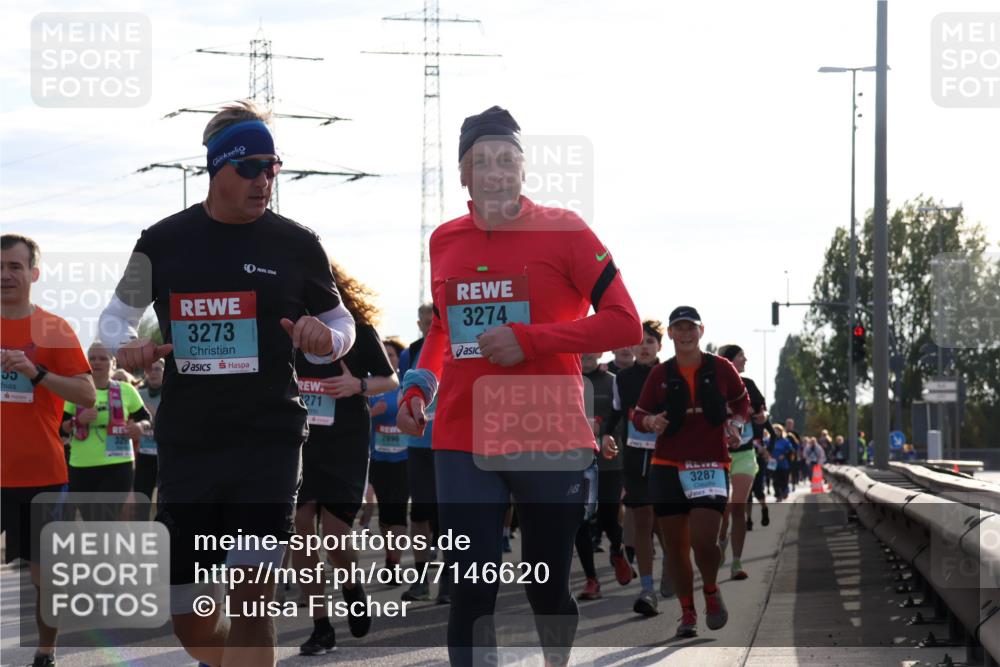03.10.2024 - Köhlbrandbrückenlauf Luisa Fischer http://msf.ph/oto/7146620 03.10.2024 09:21:26 Position 3 55, 3273, 271, 3274, 3287 meine-sportfotos.de