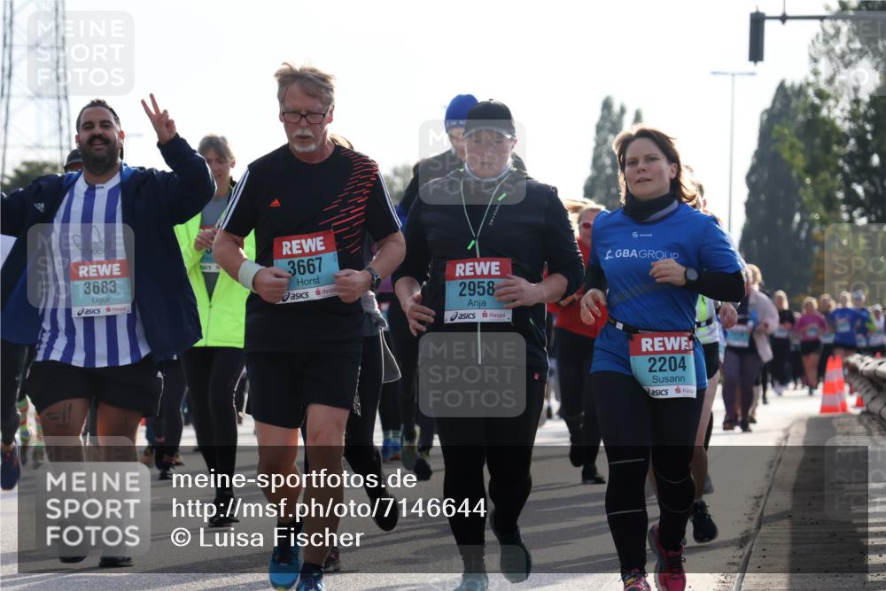 03.10.2024 - Köhlbrandbrückenlauf Luisa Fischer http://msf.ph/oto/7146644 03.10.2024 09:21:40 Position 3 3683, 3667, 2958, 2204 meine-sportfotos.de