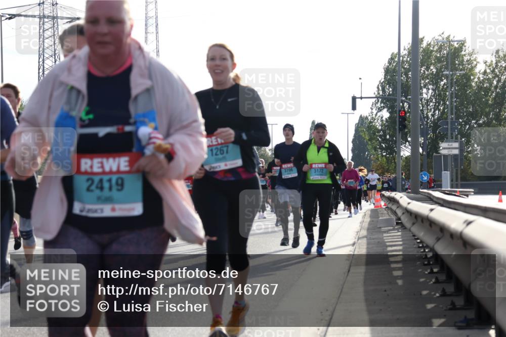 03.10.2024 - Köhlbrandbrückenlauf Luisa Fischer http://msf.ph/oto/7146767 03.10.2024 09:22:00 Position 3 2419, 1267, 3706, 3172 meine-sportfotos.de