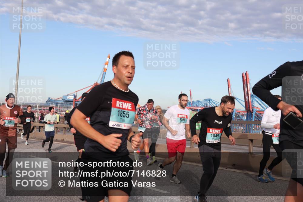 03.10.2024 - Köhlbrandbrückenlauf Matties Gatica Varas http://msf.ph/oto/7146828 03.10.2024 09:42:34 Position 2 1855, 1597, 1596, 1849, 152 meine-sportfotos.de