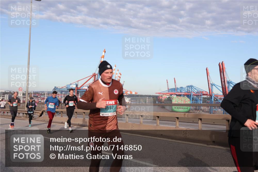 03.10.2024 - Köhlbrandbrückenlauf Matties Gatica Varas http://msf.ph/oto/7146850 03.10.2024 09:42:36 Position 2 1035, 1597 meine-sportfotos.de