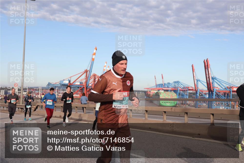 03.10.2024 - Köhlbrandbrückenlauf Matties Gatica Varas http://msf.ph/oto/7146854 03.10.2024 09:42:36 Position 2 1127, 1035, 1997 meine-sportfotos.de