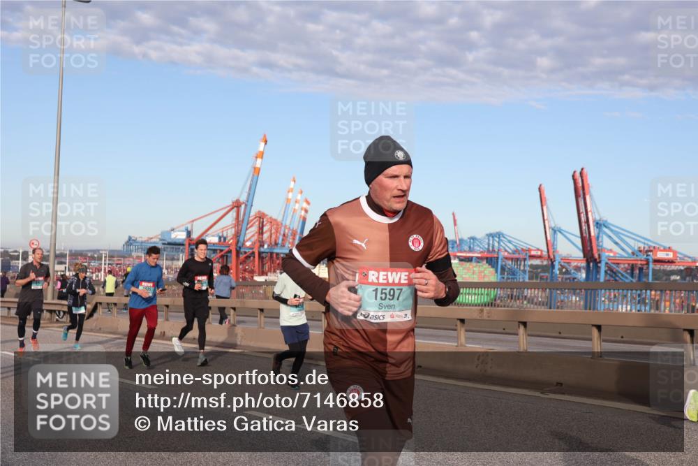 03.10.2024 - Köhlbrandbrückenlauf Matties Gatica Varas http://msf.ph/oto/7146858 03.10.2024 09:42:36 Position 2 035, 1597 meine-sportfotos.de
