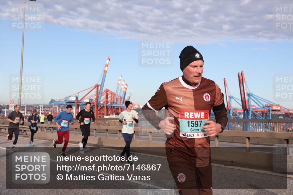 03.10.2024 - Köhlbrandbrückenlauf Matties Gatica Varas http://msf.ph/oto/7146867 03.10.2024 09:42:36 Position 2 1035, 1597, 1910 meine-sportfotos.de