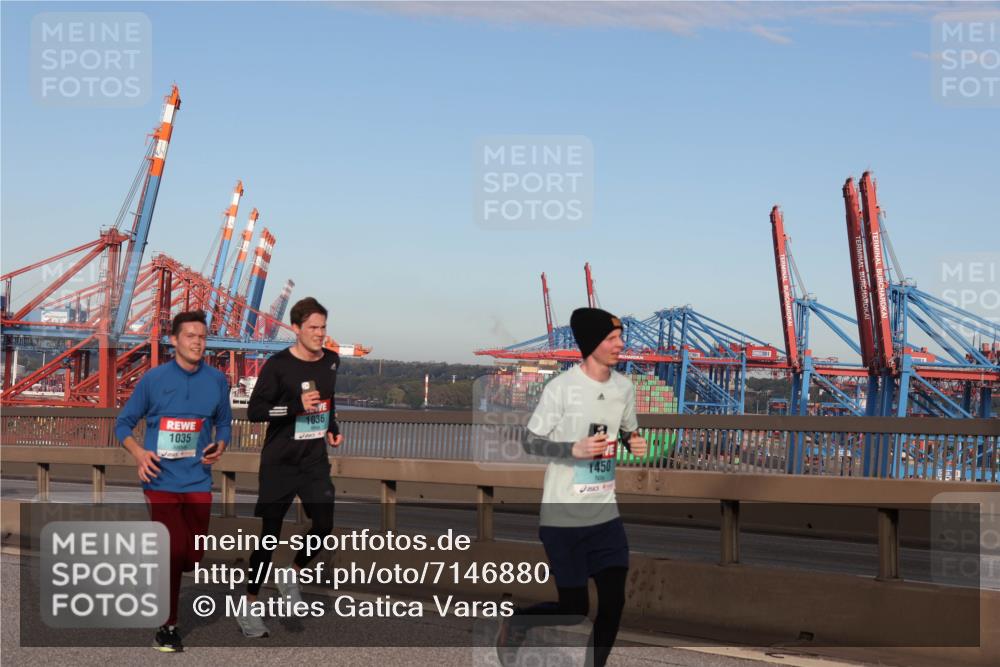 03.10.2024 - Köhlbrandbrückenlauf Matties Gatica Varas http://msf.ph/oto/7146880 03.10.2024 09:42:37 Position 2 1035, 1036, 1450 meine-sportfotos.de