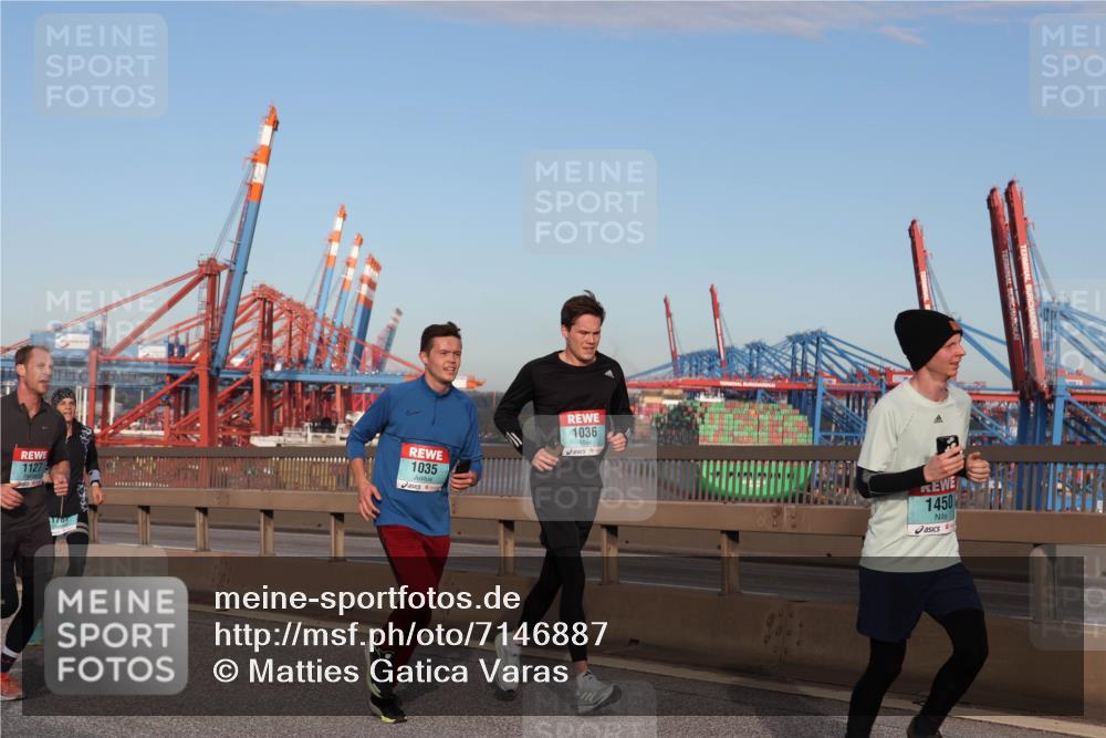 03.10.2024 - Köhlbrandbrückenlauf Matties Gatica Varas http://msf.ph/oto/7146887 03.10.2024 09:42:38 Position 2 1127, 1767, 1035, 1036, 1450 meine-sportfotos.de