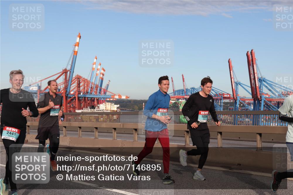 03.10.2024 - Köhlbrandbrückenlauf Matties Gatica Varas http://msf.ph/oto/7146895 03.10.2024 09:42:38 Position 2 2441, 1127, 1035, 1036 meine-sportfotos.de