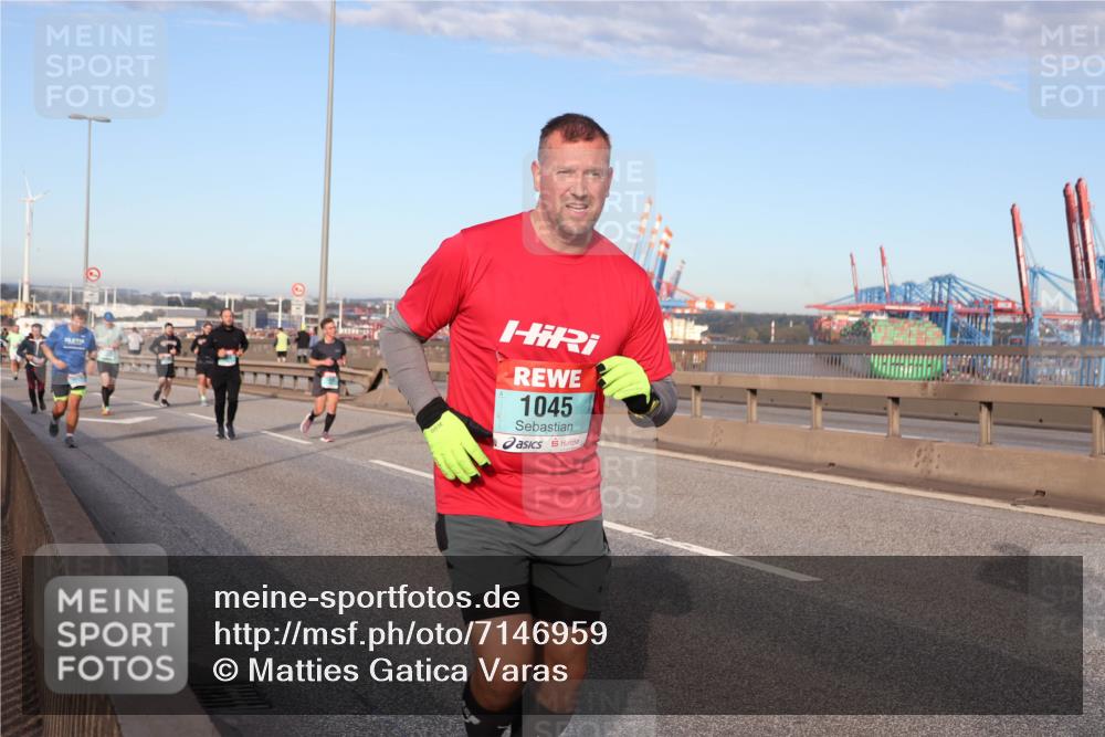 03.10.2024 - Köhlbrandbrückenlauf Matties Gatica Varas http://msf.ph/oto/7146959 03.10.2024 09:42:42 Position 2 1045 meine-sportfotos.de
