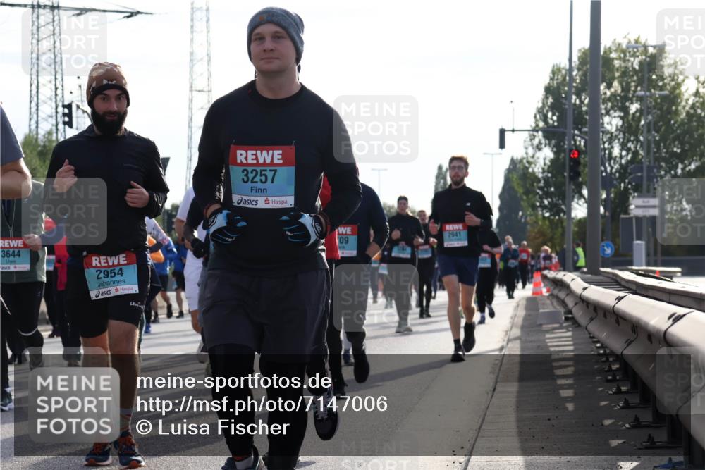 03.10.2024 - Köhlbrandbrückenlauf Luisa Fischer http://msf.ph/oto/7147006 03.10.2024 09:22:42 Position 3 3644, 2954, 3257, 2941, 09 meine-sportfotos.de