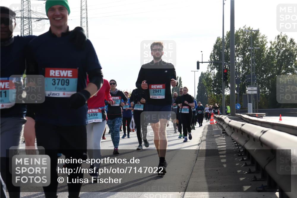 03.10.2024 - Köhlbrandbrückenlauf Luisa Fischer http://msf.ph/oto/7147022 03.10.2024 09:22:46 Position 3 11, 3709, 3499, 10, 3254, 2941, 2933 meine-sportfotos.de
