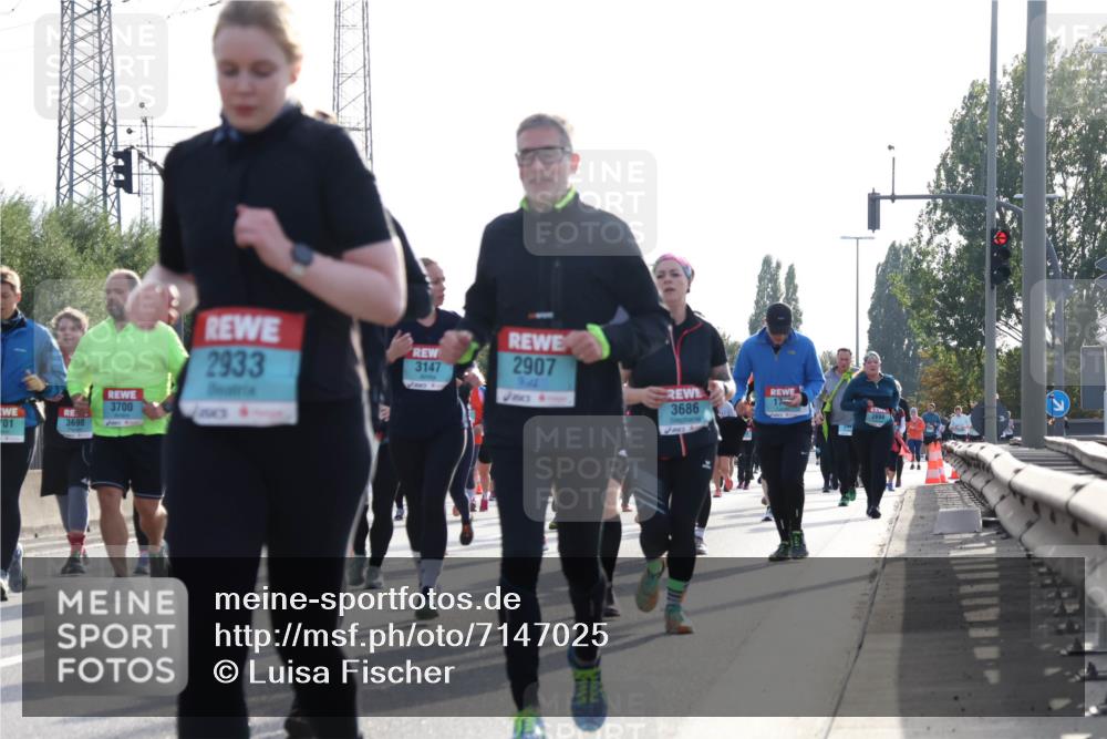 03.10.2024 - Köhlbrandbrückenlauf Luisa Fischer http://msf.ph/oto/7147025 03.10.2024 09:22:54 Position 3 01, 3698, 3700, 2933, 3147, 2907, 3686, 1755 meine-sportfotos.de