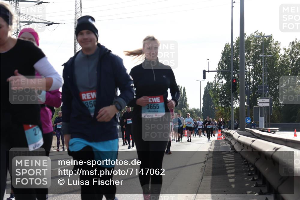 03.10.2024 - Köhlbrandbrückenlauf Luisa Fischer http://msf.ph/oto/7147062 03.10.2024 09:23:19 Position 3 27, 350, 3655 meine-sportfotos.de
