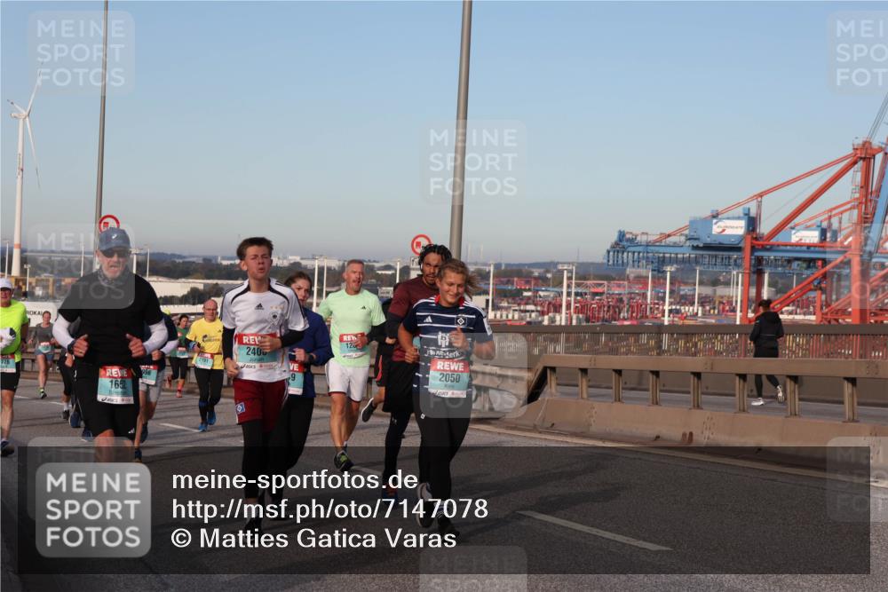 03.10.2024 - Köhlbrandbrückenlauf Matties Gatica Varas http://msf.ph/oto/7147078 03.10.2024 09:42:55 Position 2 776, 1652, 12, 240, 2191, 9, 2050 meine-sportfotos.de