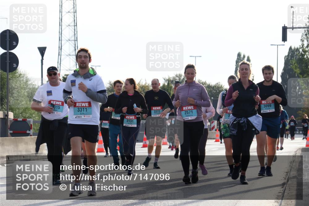 03.10.2024 - Köhlbrandbrückenlauf Luisa Fischer http://msf.ph/oto/7147096 03.10.2024 09:23:48 Position 3 2571, 3099, 315, 3311, 3372, 3131, 3584 meine-sportfotos.de