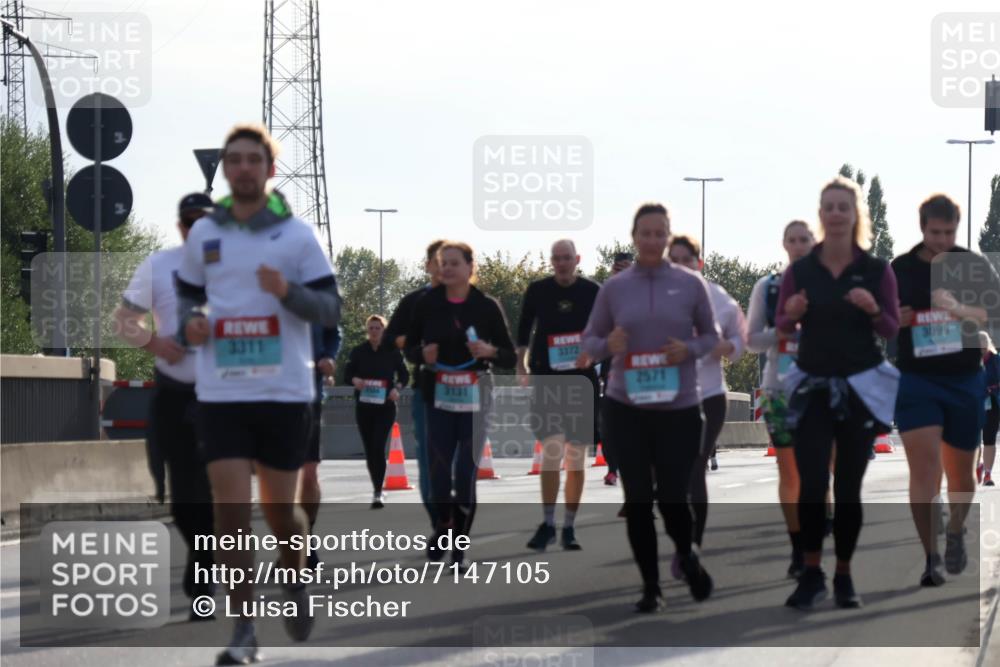 03.10.2024 - Köhlbrandbrückenlauf Luisa Fischer http://msf.ph/oto/7147105 03.10.2024 09:23:49 Position 3 3311, 3372, 3099, 2571, 3131 meine-sportfotos.de