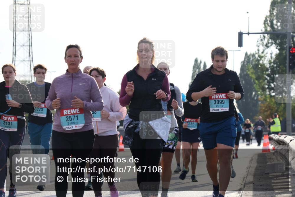 03.10.2024 - Köhlbrandbrückenlauf Luisa Fischer http://msf.ph/oto/7147108 03.10.2024 09:23:52 Position 3 3131, 3373, 2571, 3382, 3099 meine-sportfotos.de