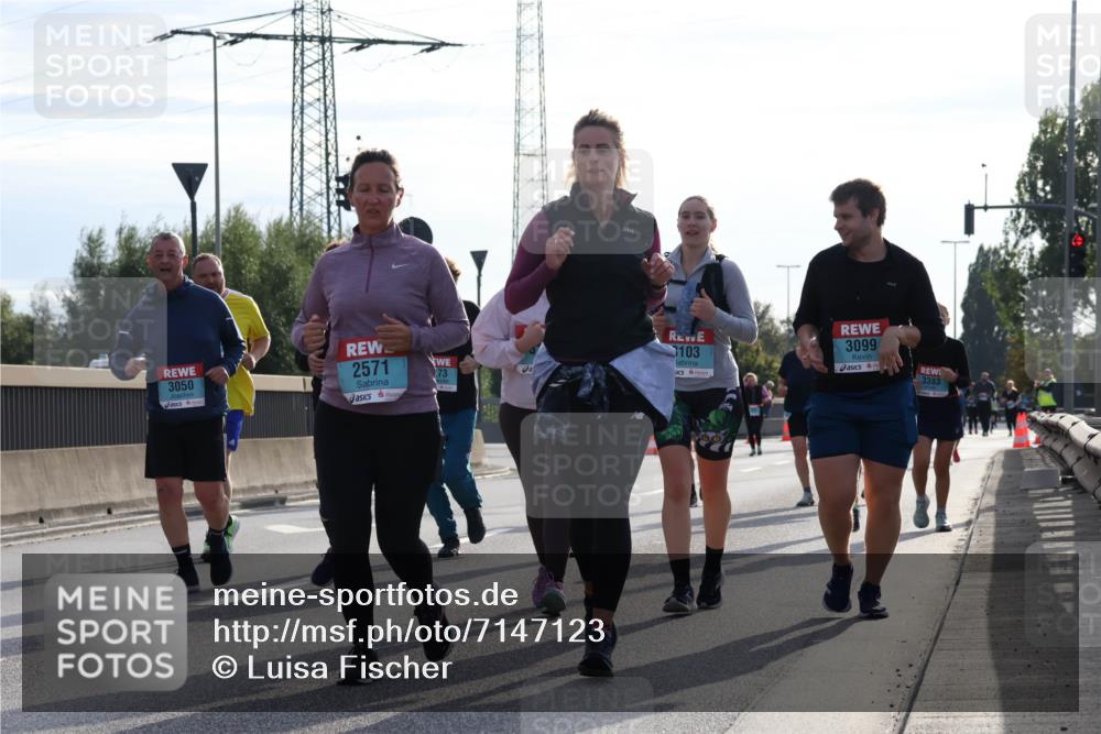 03.10.2024 - Köhlbrandbrückenlauf Luisa Fischer http://msf.ph/oto/7147123 03.10.2024 09:23:54 Position 3 3050, 2571, 73, 103, 3099, 3383 meine-sportfotos.de