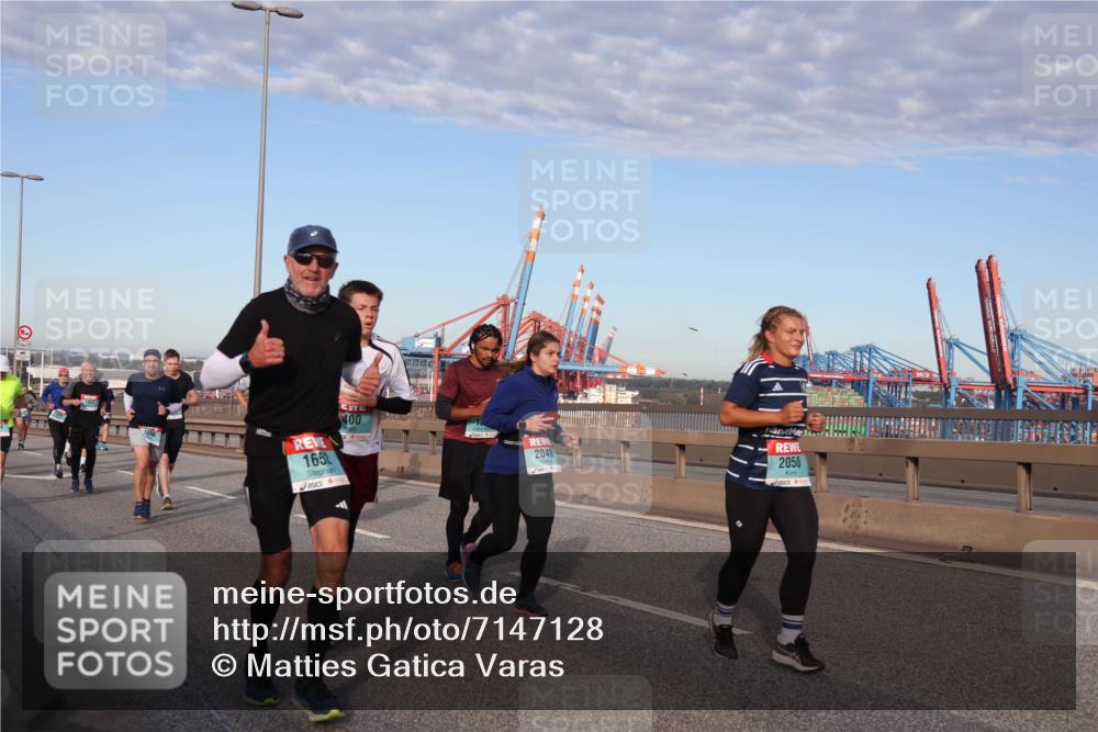 03.10.2024 - Köhlbrandbrückenlauf Matties Gatica Varas http://msf.ph/oto/7147128 03.10.2024 09:42:58 Position 2 400, 165, 2049, 2050 meine-sportfotos.de
