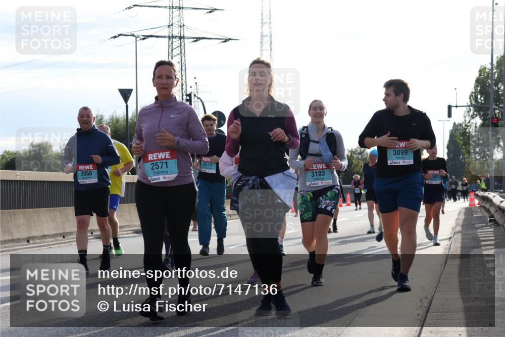 03.10.2024 - Köhlbrandbrückenlauf Luisa Fischer http://msf.ph/oto/7147136 03.10.2024 09:23:55 Position 3 2571, 3373, 3050, 3103, 3099, 383 meine-sportfotos.de