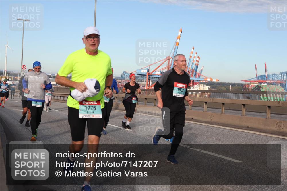03.10.2024 - Köhlbrandbrückenlauf Matties Gatica Varas http://msf.ph/oto/7147207 03.10.2024 09:43:03 Position 2 1776, 1708, 1932 meine-sportfotos.de