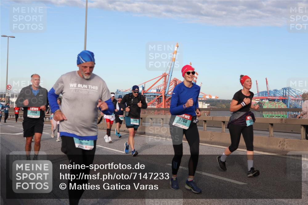 03.10.2024 - Köhlbrandbrückenlauf Matties Gatica Varas http://msf.ph/oto/7147233 03.10.2024 09:43:05 Position 2 2098, 1666, 1708 meine-sportfotos.de
