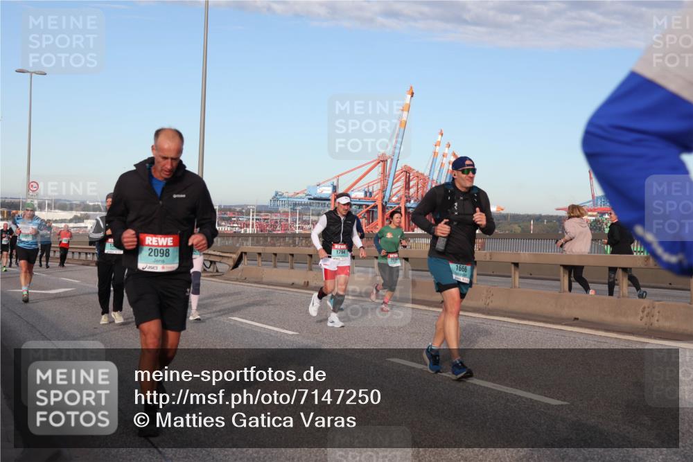 03.10.2024 - Köhlbrandbrückenlauf Matties Gatica Varas http://msf.ph/oto/7147250 03.10.2024 09:43:06 Position 2 2098, 1794, 1666 meine-sportfotos.de
