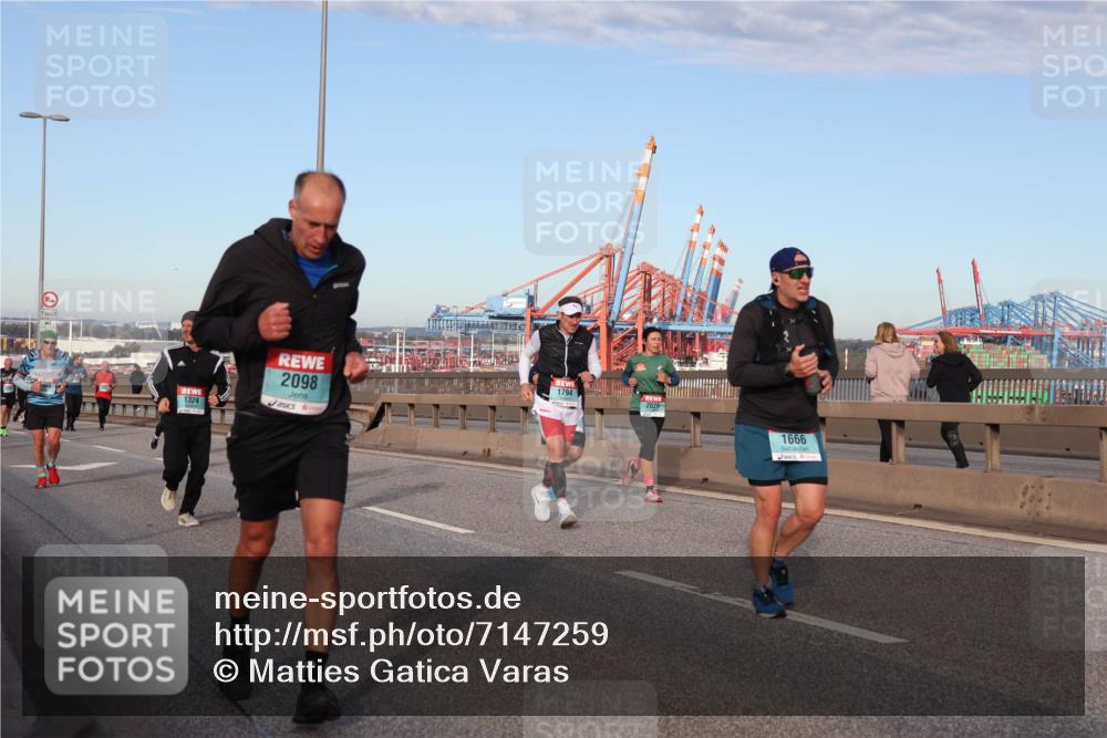 03.10.2024 - Köhlbrandbrückenlauf Matties Gatica Varas http://msf.ph/oto/7147259 03.10.2024 09:43:06 Position 2 1324, 2098, 1794, 2029, 1666 meine-sportfotos.de