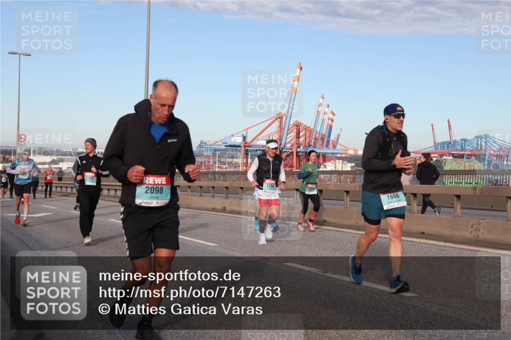 03.10.2024 - Köhlbrandbrückenlauf Matties Gatica Varas http://msf.ph/oto/7147263 03.10.2024 09:43:06 Position 2 1324, 2098, 1794, 1666 meine-sportfotos.de