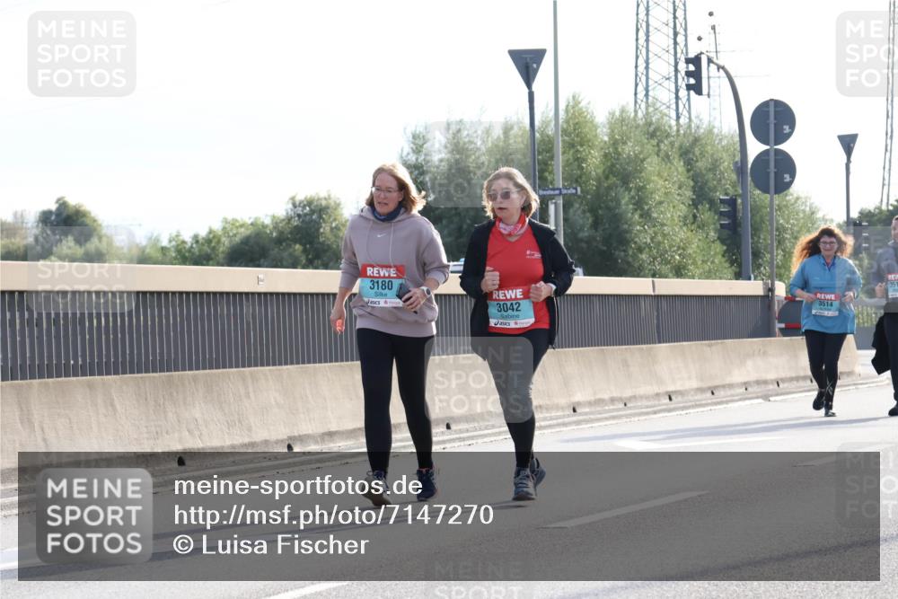 03.10.2024 - Köhlbrandbrückenlauf Luisa Fischer http://msf.ph/oto/7147270 03.10.2024 09:25:23 Position 3 3180, 3042, 3514 meine-sportfotos.de