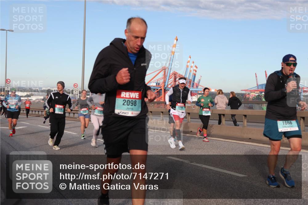 03.10.2024 - Köhlbrandbrückenlauf Matties Gatica Varas http://msf.ph/oto/7147271 03.10.2024 09:43:07 Position 2 500, 1, 2098, 1794, 2029, 1465, 1324, 1479, 1292, 1666 meine-sportfotos.de