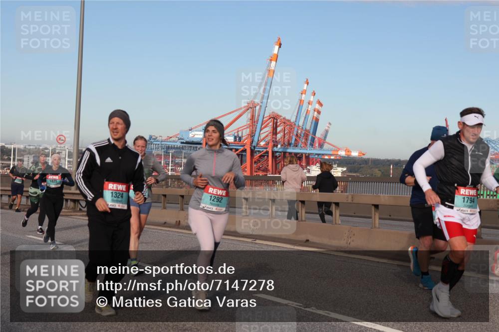 03.10.2024 - Köhlbrandbrückenlauf Matties Gatica Varas http://msf.ph/oto/7147278 03.10.2024 09:43:08 Position 2 1825, 1324, 1292, 1794 meine-sportfotos.de