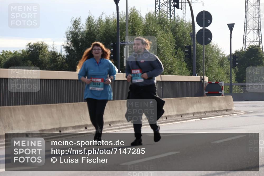 03.10.2024 - Köhlbrandbrückenlauf Luisa Fischer http://msf.ph/oto/7147285 03.10.2024 09:25:28 Position 3 3514, 3516 meine-sportfotos.de