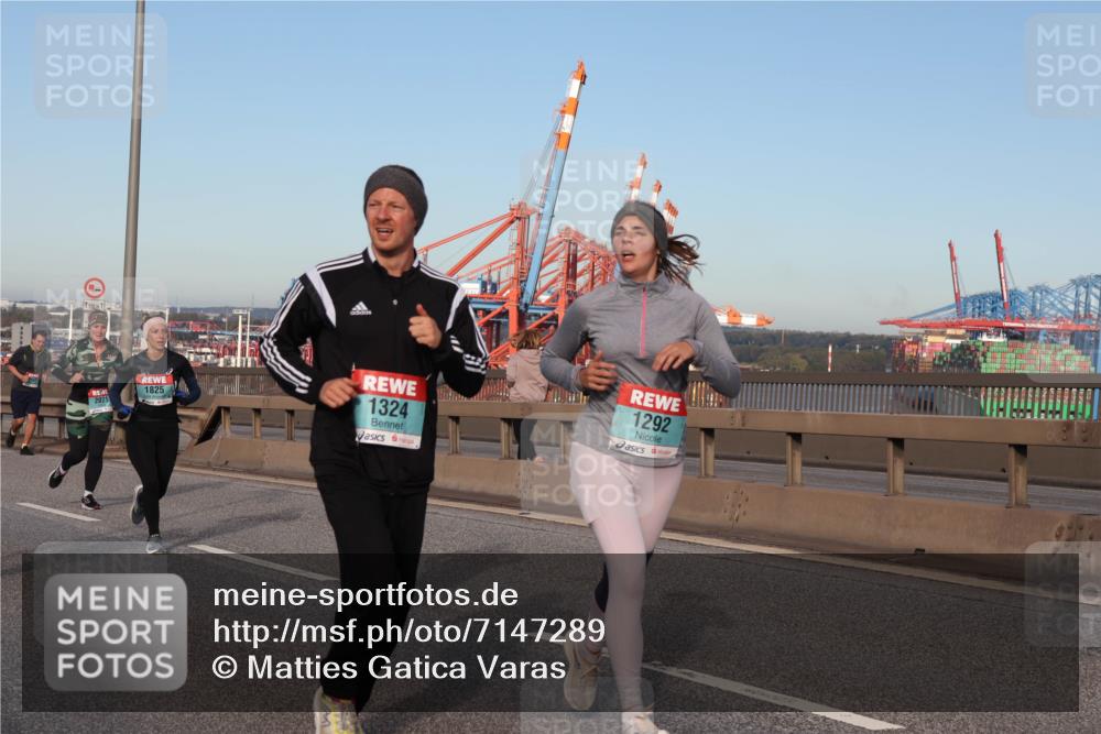 03.10.2024 - Köhlbrandbrückenlauf Matties Gatica Varas http://msf.ph/oto/7147289 03.10.2024 09:43:09 Position 2 2071, 1825, 1324, 1292 meine-sportfotos.de