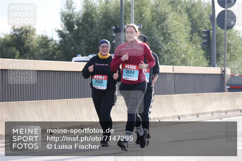 03.10.2024 - Köhlbrandbrückenlauf Luisa Fischer http://msf.ph/oto/7147295 03.10.2024 09:25:43 Position 3 3604, 3588 meine-sportfotos.de