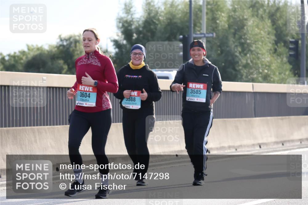 03.10.2024 - Köhlbrandbrückenlauf Luisa Fischer http://msf.ph/oto/7147298 03.10.2024 09:25:44 Position 3 3604, 5588, 3585 meine-sportfotos.de