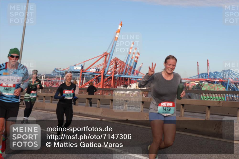 03.10.2024 - Köhlbrandbrückenlauf Matties Gatica Varas http://msf.ph/oto/7147306 03.10.2024 09:43:11 Position 2 1465, 2071, 1825, 1479 meine-sportfotos.de